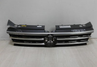 Решетка радиатора Volkswagen Tiguan 2 (17>) oem 5NA853653B (скл-3)