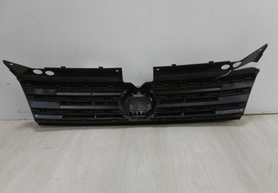 Решетка радиатора Volkswagen Tiguan 2 (17>) oem 5NA853653B (скл-3) Решетка радиатора Volkswagen Tiguan 2 (17>) oem 5NA853653B (скл-3)