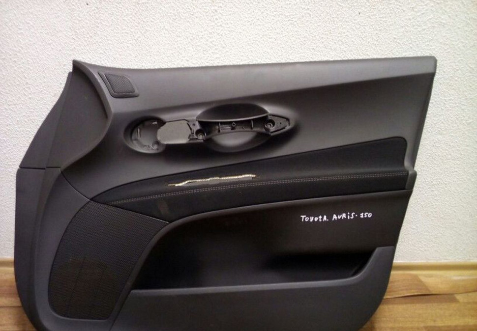 Обивка двери передняя правая Toyota Auris 150 (скл-3)