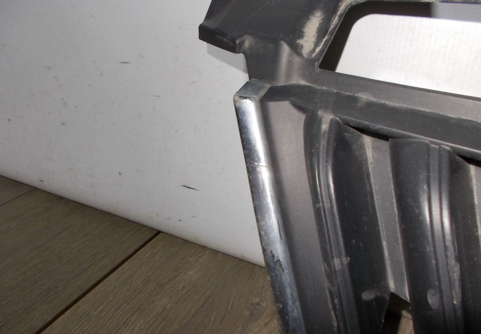 Решетка радиатора бу Skoda Fabia 2 OEM 5J0853668C Решетка радиатора бу Skoda Fabia 2 OEM 5J0853668C