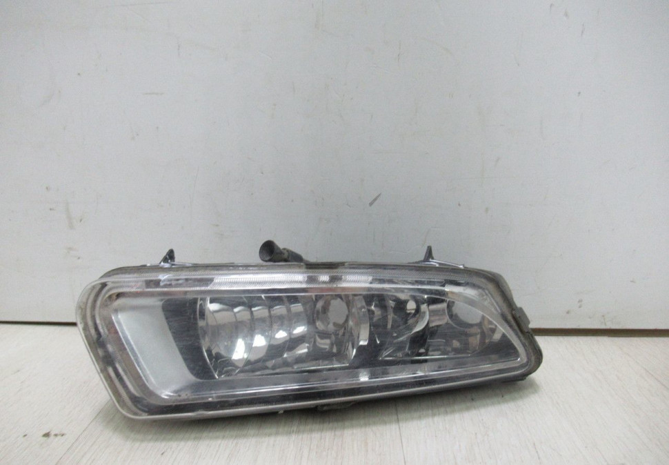 Противотуманная фара (Птф) левая Volkswagen Polo рестайл oem 6R0941061D (слом. 2 крепл.)