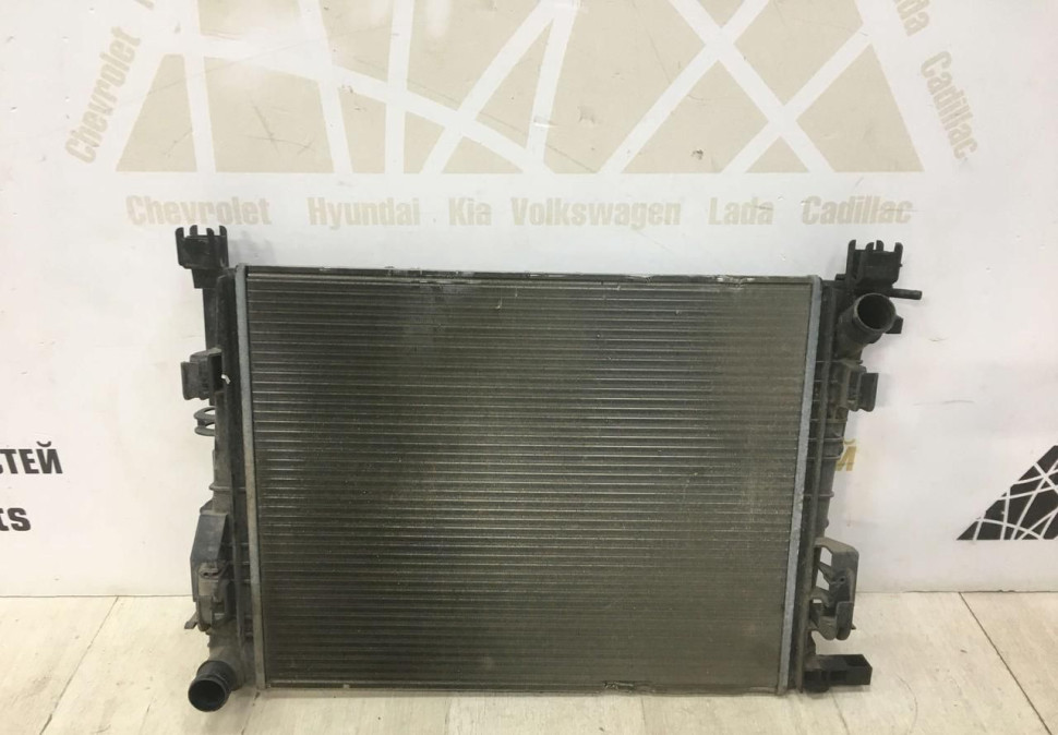 Радиатор охлаждения Renault Logan 2 OEM 214106179R Радиатор охлаждения Renault Logan 2 OEM 214106179R