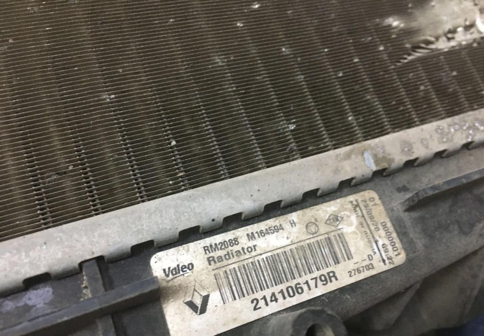 Радиатор охлаждения Renault Logan 2 OEM 214106179R Радиатор охлаждения Renault Logan 2 OEM 214106179R