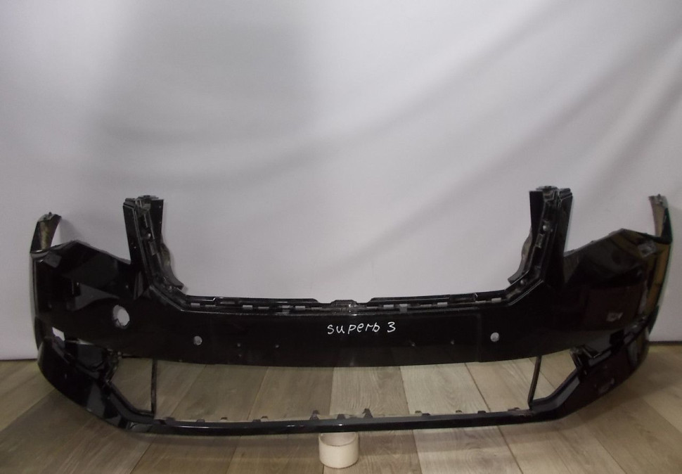 Бампер передний бу Skoda Superb 3 OEM 3V0807221