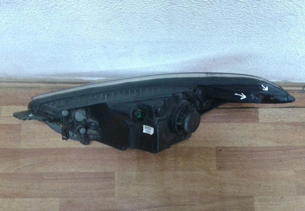 Фара правая Hyundai Creta oem 92102m0000 (слом. все крепл.)