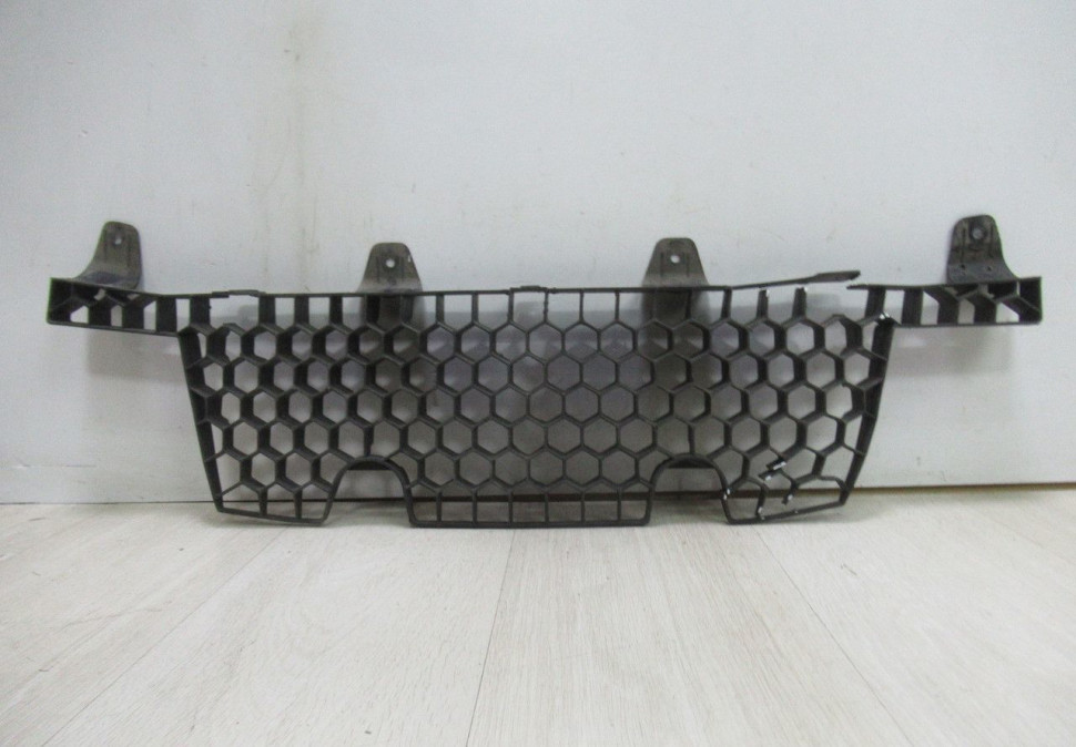 Усилитель переднего бампера (пластиковый) Lada Vesta oem 8450031189 (трещины) (скл-3)