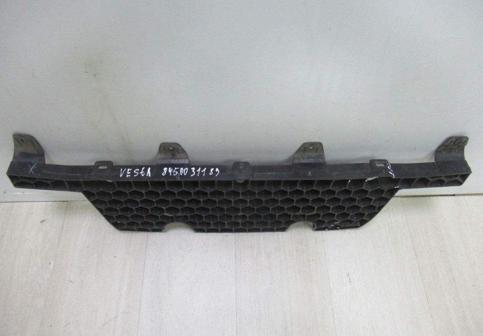 Усилитель переднего бампера (пластиковый) Lada Vesta oem 8450031189 (трещины) (скл-3)
