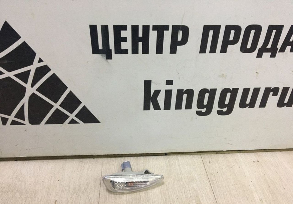 Повторитель поворота правый Hyundai Solaris 1 oem 923041R000