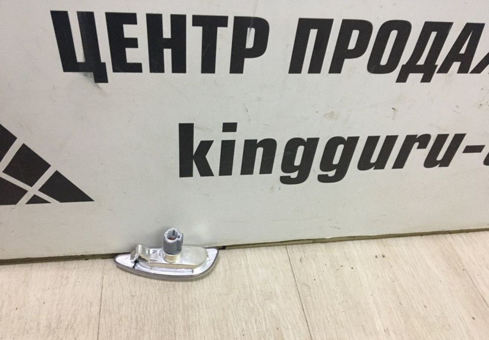 Повторитель поворота правый Hyundai Solaris 1 oem 923041R000