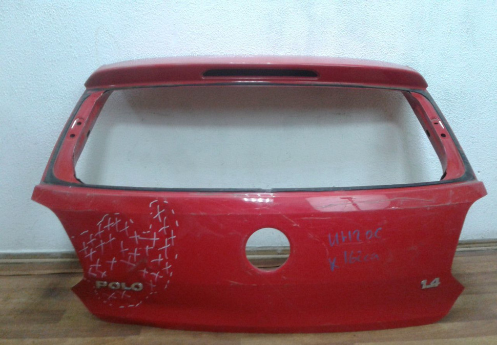 Крышка багажника Volkswagen Polo хетчбэк (вмятина)