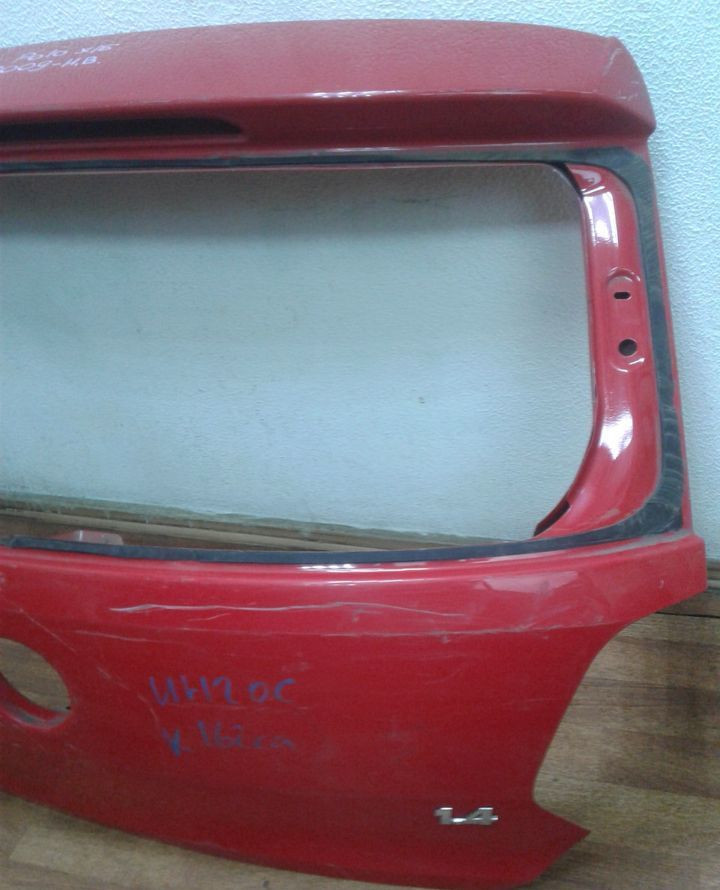 Крышка багажника Volkswagen Polo хетчбэк (вмятина) Крышка багажника Volkswagen Polo хетчбэк (вмятина)