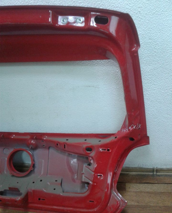 Крышка багажника Volkswagen Polo хетчбэк (вмятина) Крышка багажника Volkswagen Polo хетчбэк (вмятина)