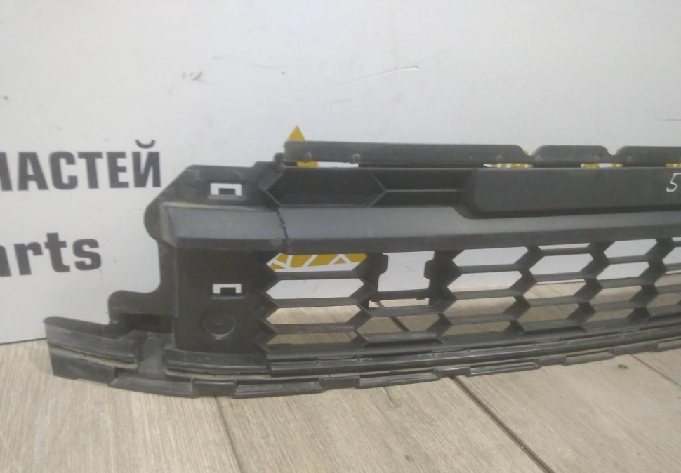 Решетка переднего бампера бу Skoda Kodiaq OEM 565853677