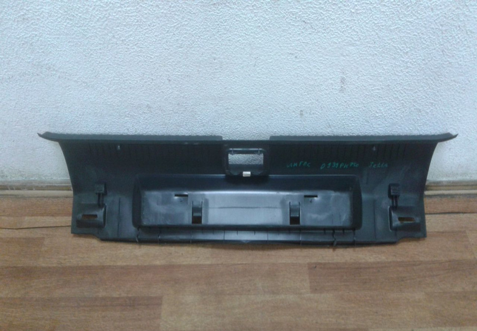 Обивка задней панели Volkswagen Jetta 6 (11>) oem 5C6863459A (скл-3)