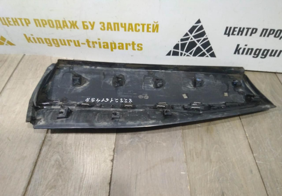 Молдинг двери задний левый бу Renault Kaptur OEM 828216149R