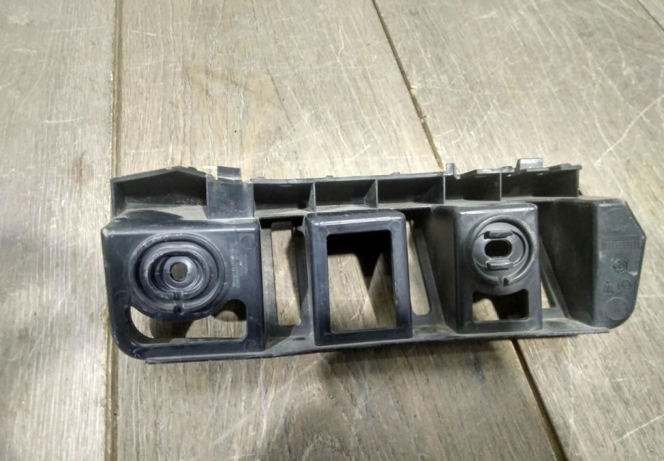 Кронштейн заднего бампера правый бу Skoda Rapid OEM 5JH807394A