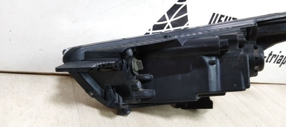 Фара правая Hyundai Creta oem 92102m0000