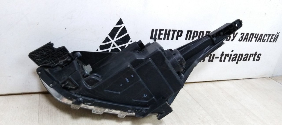 Фара правая Hyundai Creta oem 92102m0000