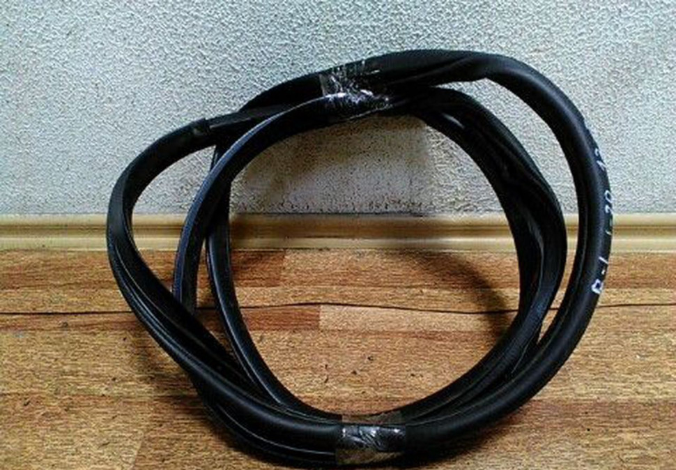 Уплотнитель задней левой двери Hyundai I30 12 -