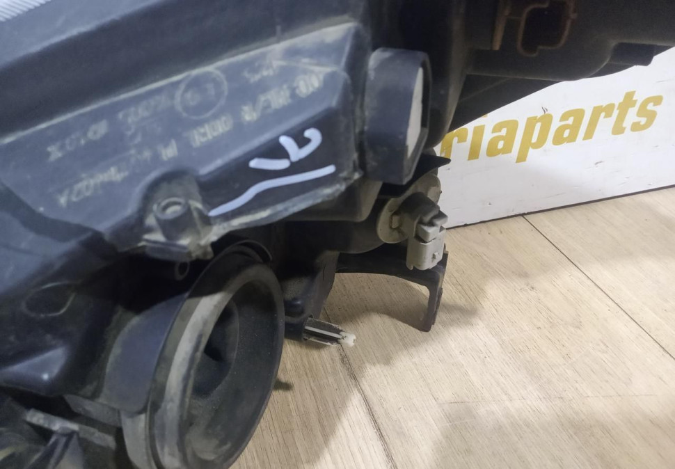 Фара правая бу Renault Dokker OEM 260102414R Фара правая бу Renault Dokker OEM 260102414R