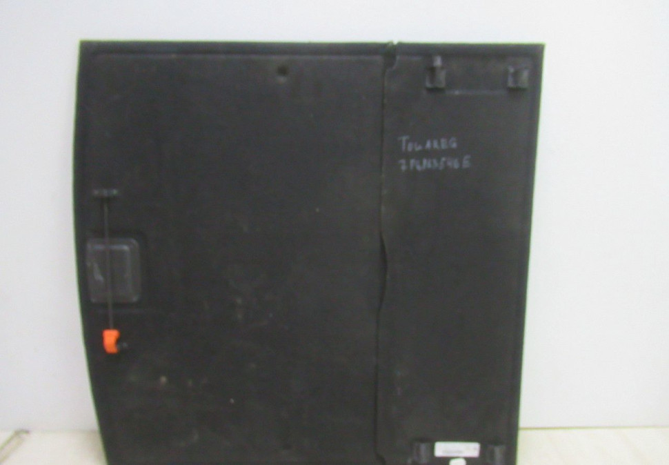 Пол багажника Volkswagen Touareg 2 oem  7p6863546e ( дефект) (скл-3)