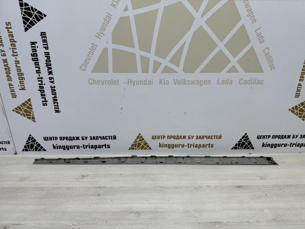 Накладка левого порога бу Renault Duster OEM 769523970R Накладка левого порога бу Renault Duster OEM 769523970R