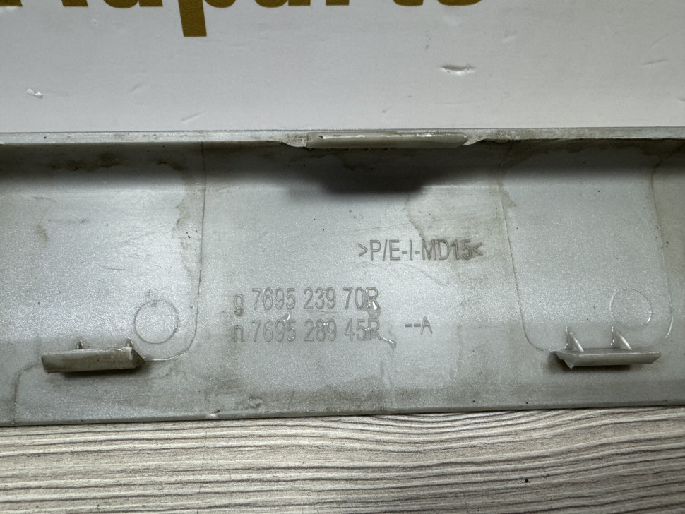 Накладка левого порога бу Renault Duster OEM 769523970R Накладка левого порога бу Renault Duster OEM 769523970R