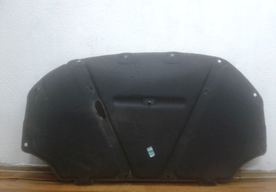 Обшивка капота Volkswagen Jetta 6 (11-18) (мал.трещ.) Обшивка капота Volkswagen Jetta 6 (11-18) (мал.трещ.)