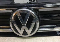 Решетка радиатора Volkswagen Tiguan 2 oem 5NA853653B (скл-3)