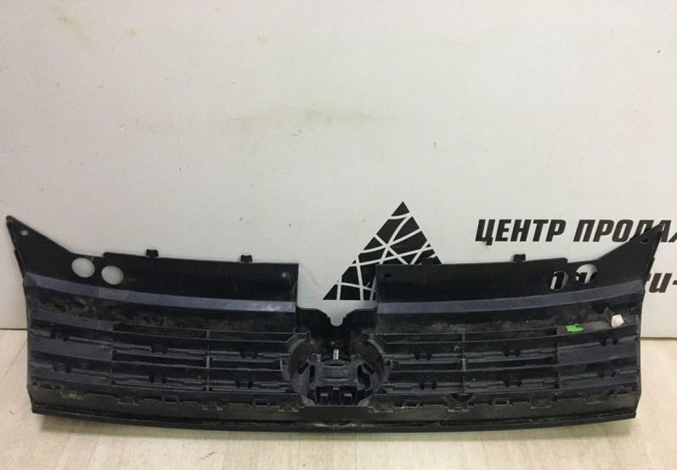 Решетка радиатора Volkswagen Tiguan 2 oem 5NA853653B (скл-3) Решетка радиатора Volkswagen Tiguan 2 oem 5NA853653B (скл-3)