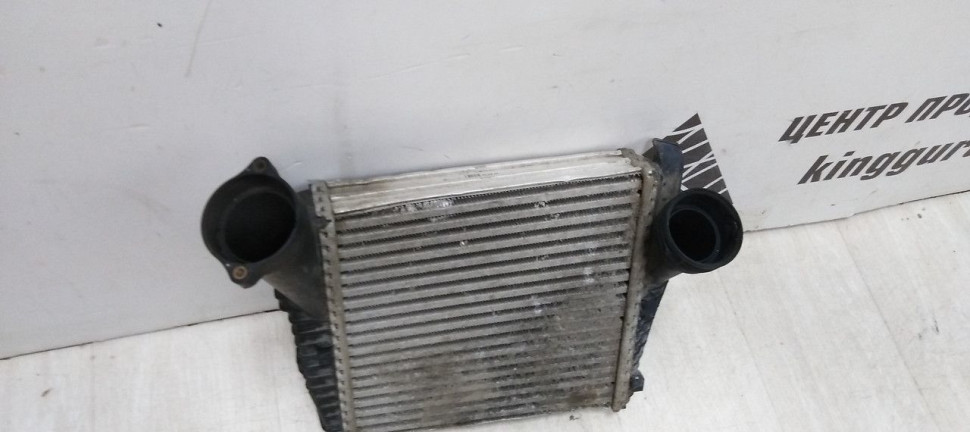Интеркулер левый Volkswagen Touareg 1 (02-10) oem 7L6145803d