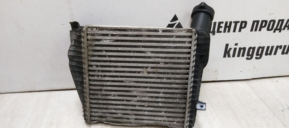 Интеркулер левый Volkswagen Touareg 1 (02-10) oem 7L6145803d