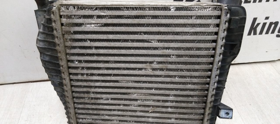 Интеркулер левый Volkswagen Touareg 1 (02-10) oem 7L6145803d