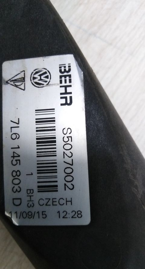 Интеркулер левый Volkswagen Touareg 1 (02-10) oem 7L6145803d