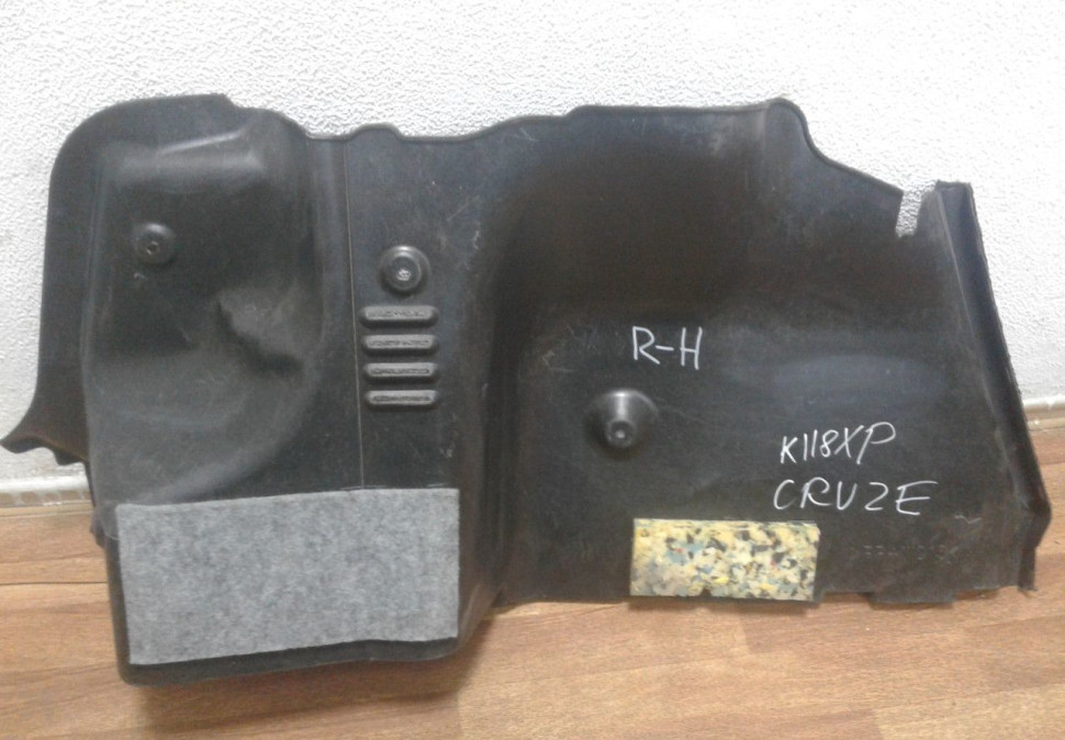 Обивка багажника правая Chevrolet Cruze (09-15)