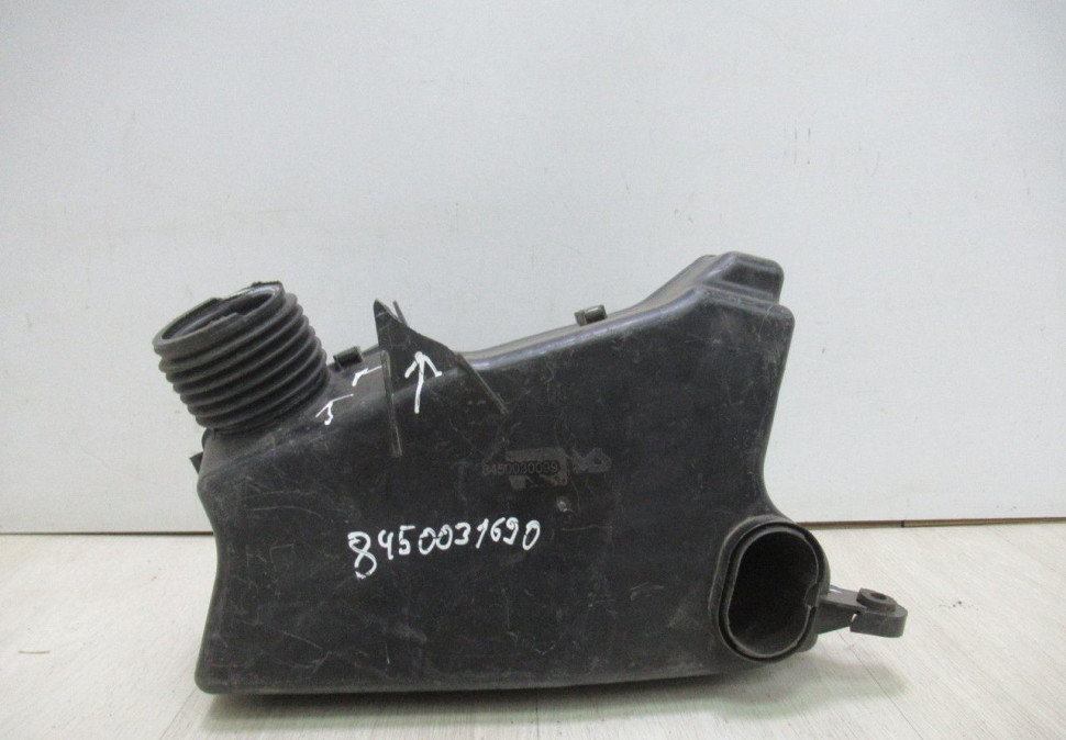 Корпус воздушного фильтра Lada Vesta oem 8450031690 (слом.2крепл) (скл-3)
