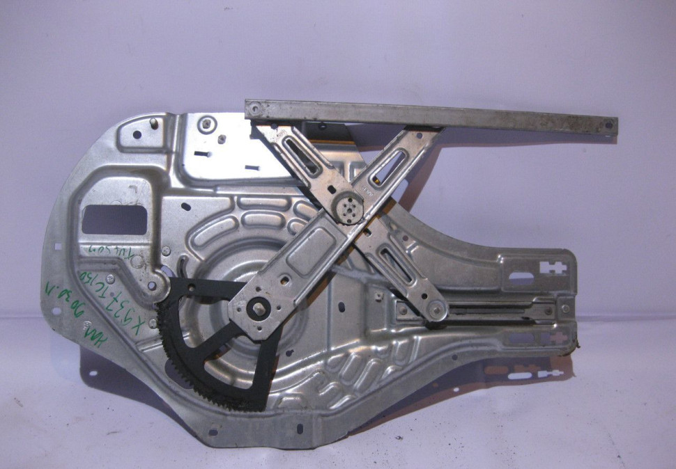Стеклоподъемник электрический передний левый Hyundai Tucson 1 oem 824702e010 (скл-3)
