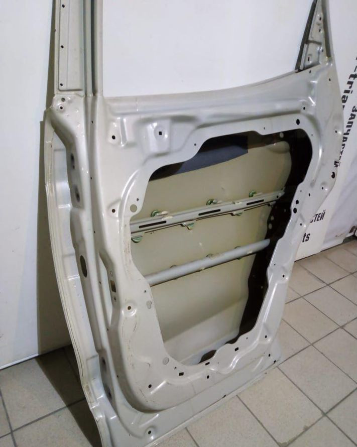 Дверь задняя правая Hyundai Santa Fe 3 12-18 oem 770042W000 (скл-3)