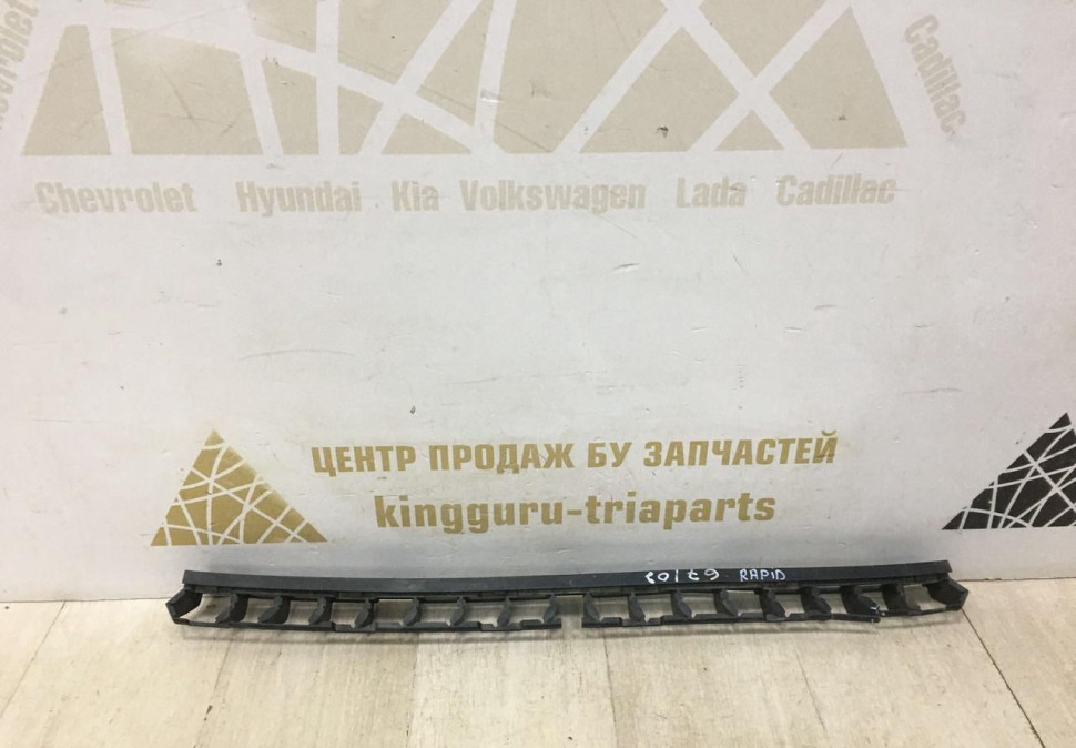 Кронштейн заднего бампера Skoda Rapid OEM 5JH807863A