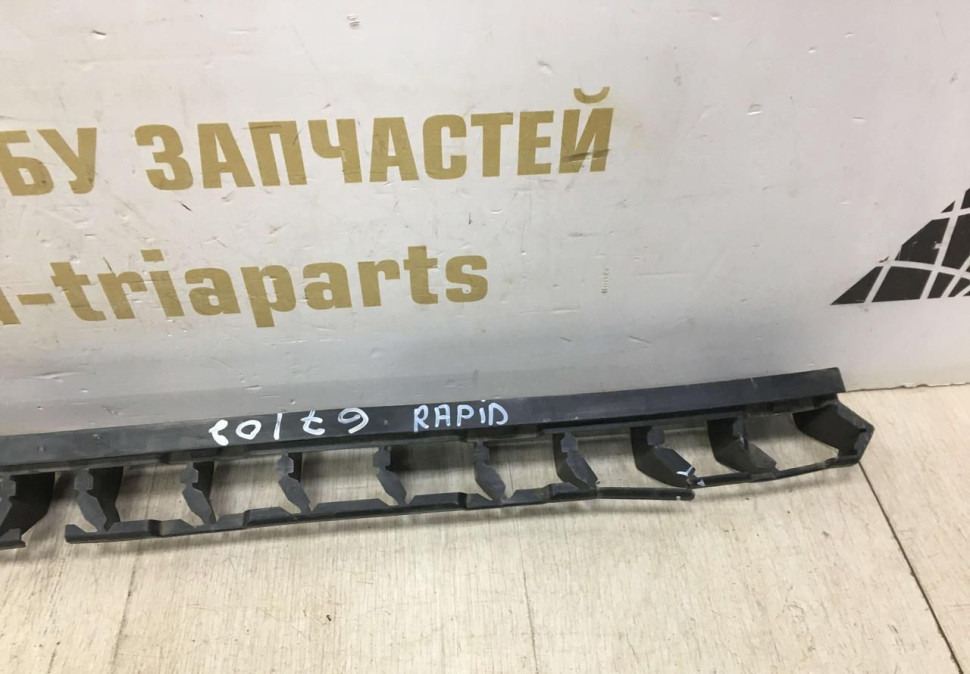 Кронштейн заднего бампера Skoda Rapid OEM 5JH807863A Кронштейн заднего бампера Skoda Rapid OEM 5JH807863A