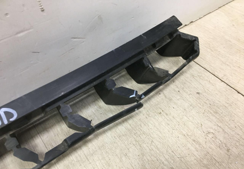 Кронштейн заднего бампера Skoda Rapid OEM 5JH807863A Кронштейн заднего бампера Skoda Rapid OEM 5JH807863A