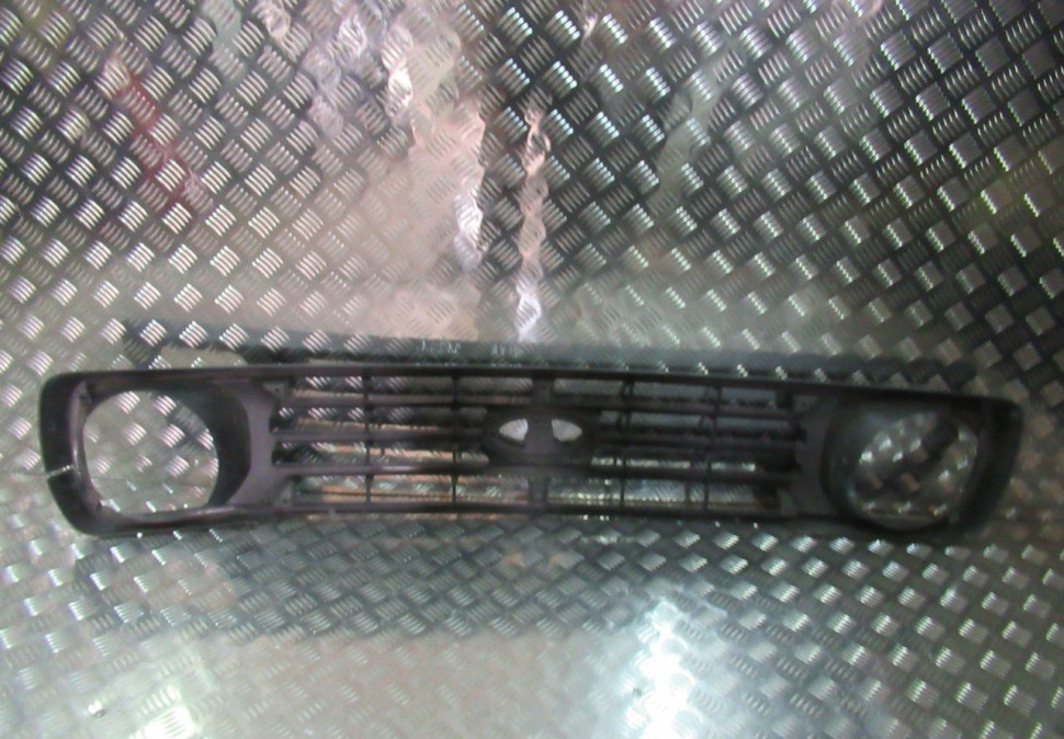 Решетка радиатора Lada Niva oem 21214840101450 (трещины ) (скл-3) Решетка радиатора Lada Niva oem 21214840101450 (трещины ) (скл-3)