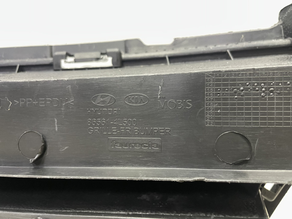 Решётка переднего бампера Hyundai Solaris рест oem 865614L500 Решётка переднего бампера Hyundai Solaris рест oem 865614L500
