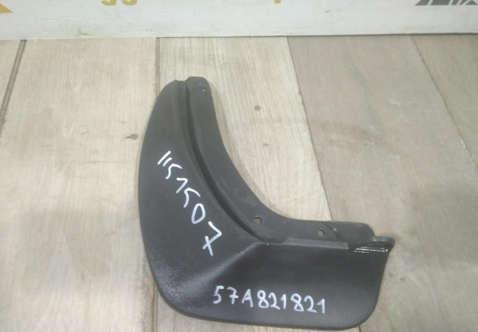 Брызговик задний левый бу Skoda Karoq OEM 57A821821