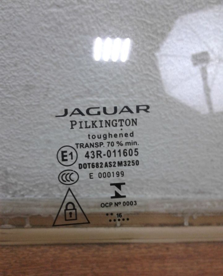 Стекло двери переднее правое Jaguar XF (15) Стекло двери переднее правое Jaguar XF (15)