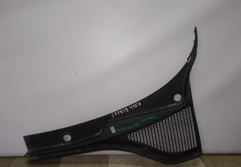 Жабо левое бу Skoda Octavia A7 OEM 5E1819415A