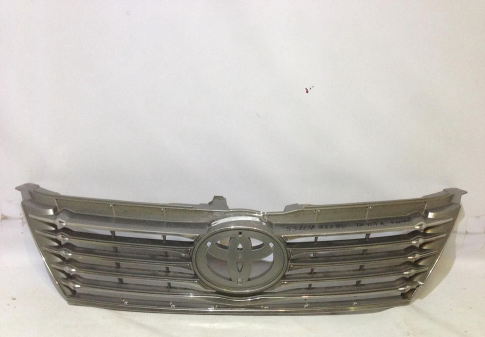 Решетка переднего бампера Toyota Camry V50 (трещины) oem 5310133370