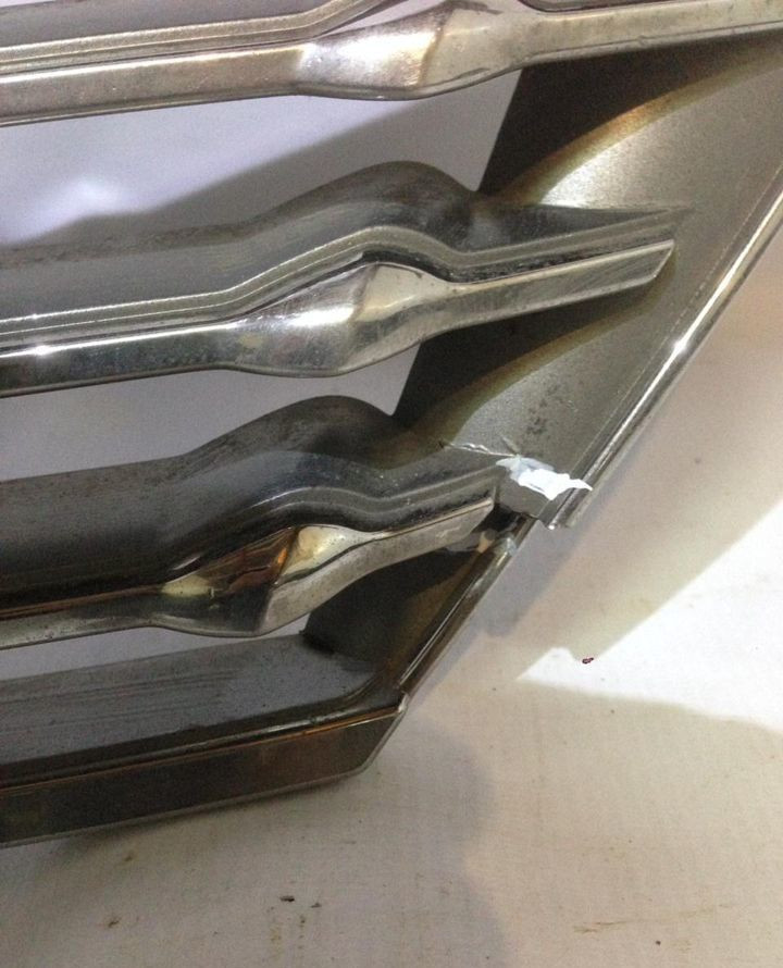 Решетка переднего бампера Toyota Camry V50 (трещины) oem 5310133370