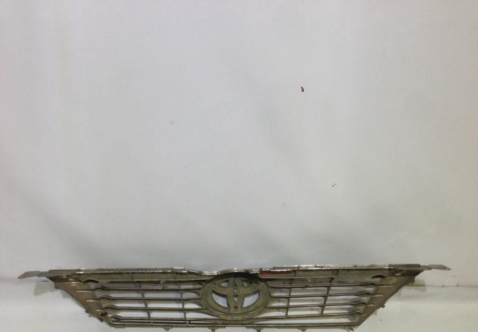 Решетка переднего бампера Toyota Camry V50 (трещины) oem 5310133370