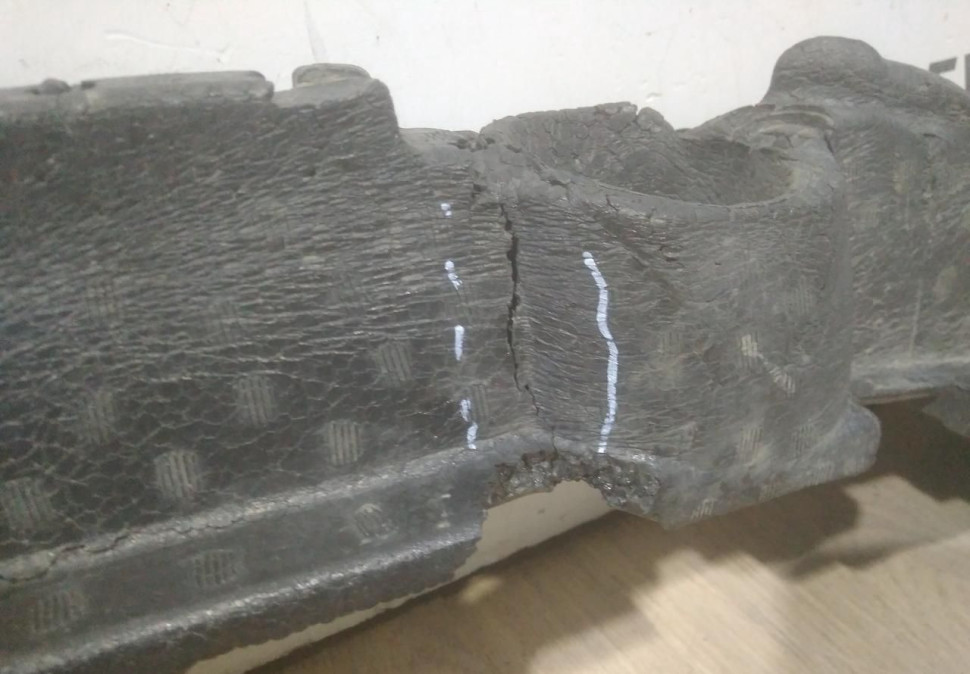 Абсорбер переднего бампера бу BMW X6 F16 M-Pack OEM 51118056533 Абсорбер переднего бампера бу BMW X6 F16 M-Pack OEM 51118056533